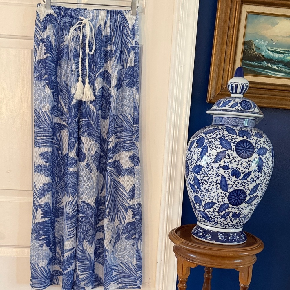 Women’s Kiwi & Punch Blue & White Palm Frond Design Polyester Blend Pants Sz L